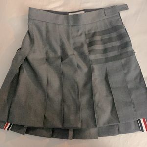 Thom Browne step-hem pleated skirt in XS (36)